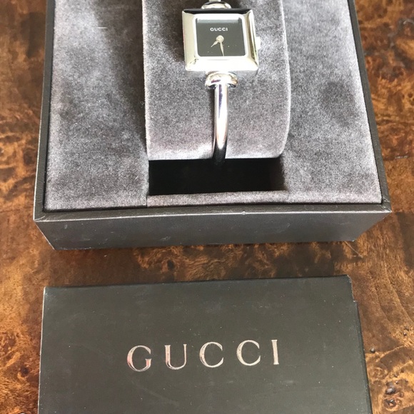 Ladies GUCCI Watch. Bangle style. 1900 L main image 5